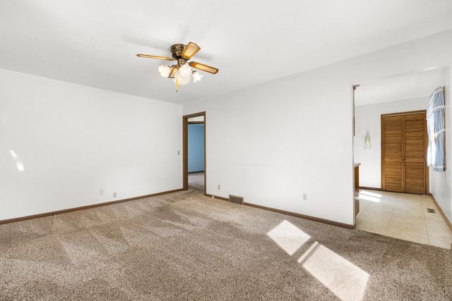 604 19TH ST NW, Minot, ND 58703