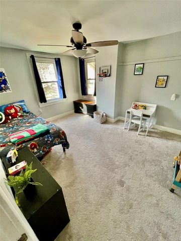 821 7th Ave, Coraopolis, PA 15108