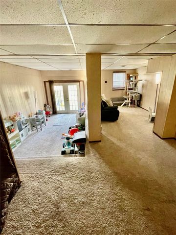 821 7th Ave, Coraopolis, PA 15108