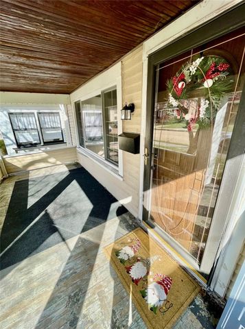 821 7th Ave, Coraopolis, PA 15108