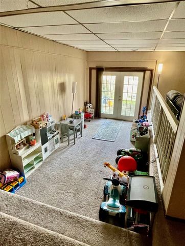 821 7th Ave, Coraopolis, PA 15108