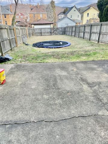 821 7th Ave, Coraopolis, PA 15108