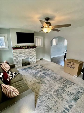 821 7th Ave, Coraopolis, PA 15108