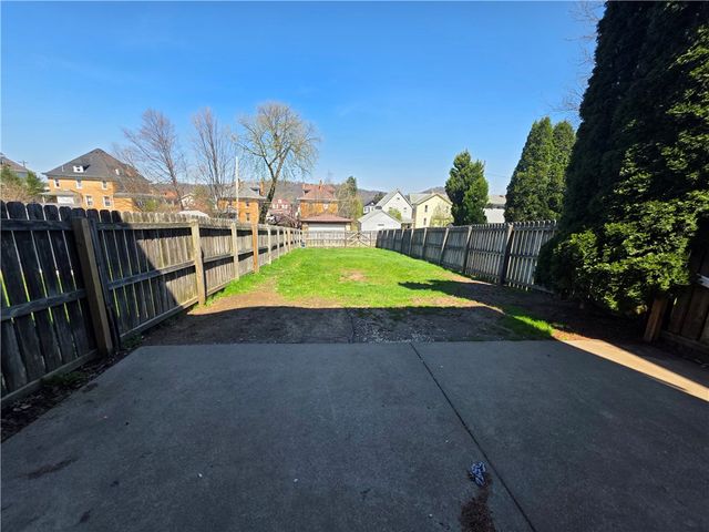 821 7th Ave, Coraopolis, PA 15108