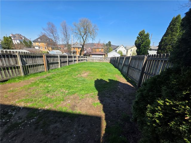821 7th Ave, Coraopolis, PA 15108