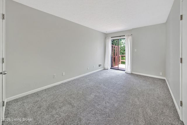 10787 Colonial Woods Way, Louisville, KY 40223