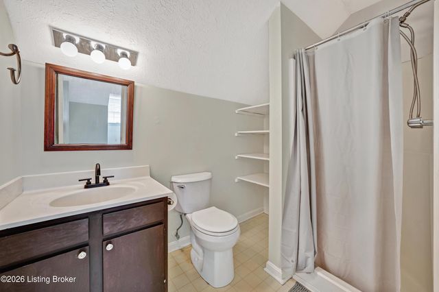 10787 Colonial Woods Way, Louisville, KY 40223
