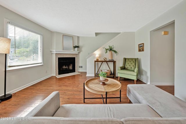 10787 Colonial Woods Way, Louisville, KY 40223