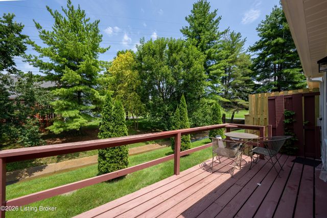 10787 Colonial Woods Way, Louisville, KY 40223