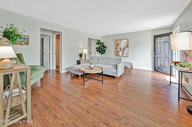 10787 Colonial Woods Way, Louisville, KY 40223