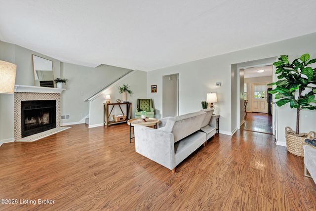 10787 Colonial Woods Way, Louisville, KY 40223