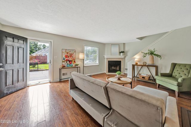 10787 Colonial Woods Way, Louisville, KY 40223