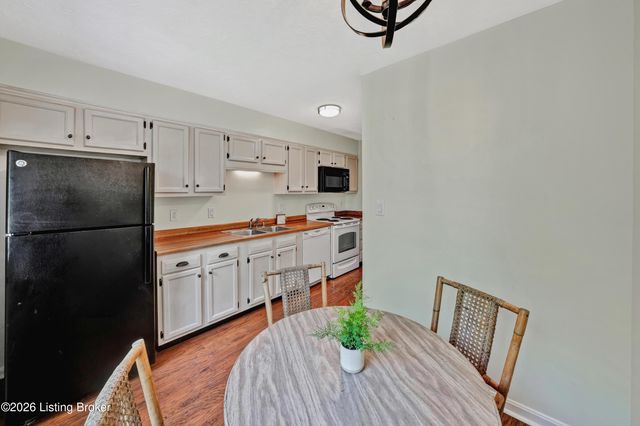 10787 Colonial Woods Way, Louisville, KY 40223