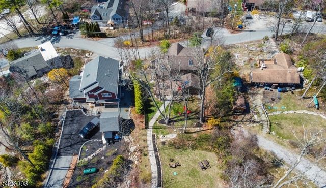 1046 Lakeside Dr E, Vernon Twp., NJ 07422