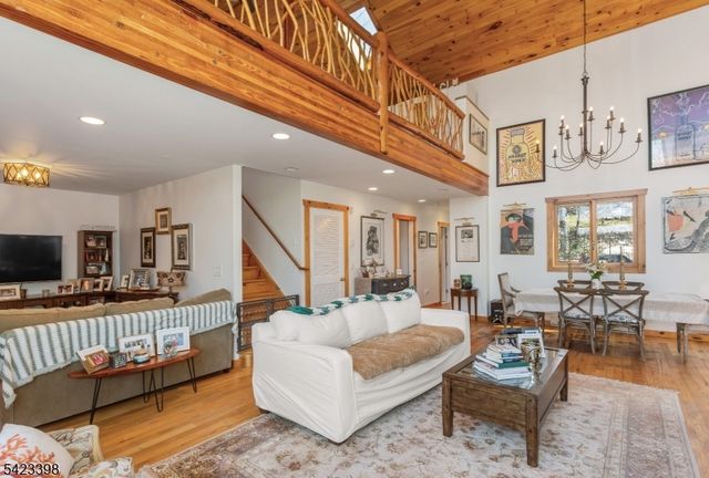 1046 Lakeside Dr E, Vernon Twp., NJ 07422