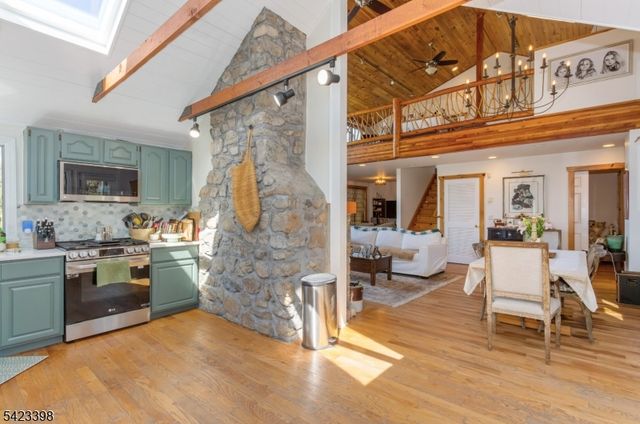 1046 Lakeside Dr E, Vernon Twp., NJ 07422