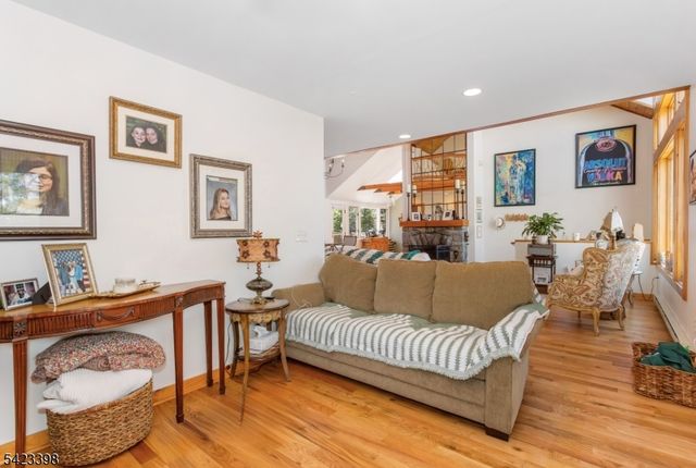 1046 Lakeside Dr E, Vernon Twp., NJ 07422