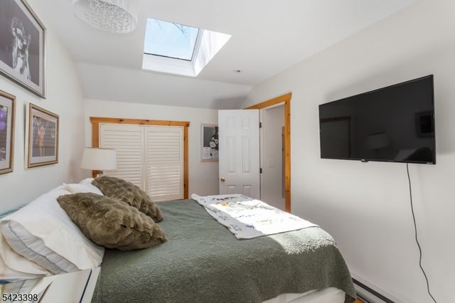 1046 Lakeside Dr E, Vernon Twp., NJ 07422