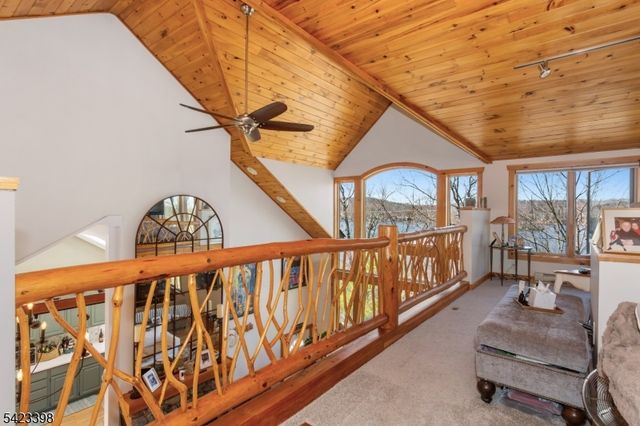 1046 Lakeside Dr E, Vernon Twp., NJ 07422