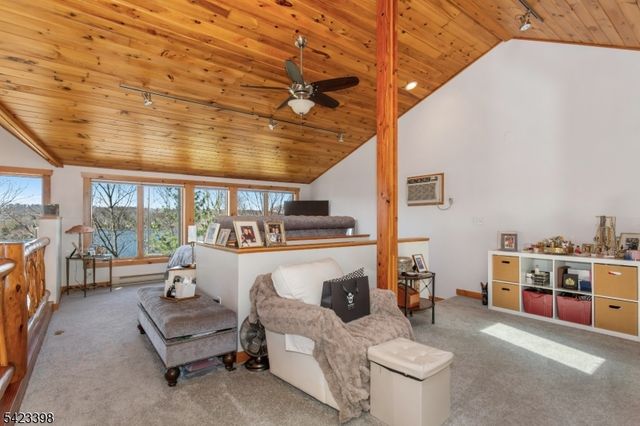 1046 Lakeside Dr E, Vernon Twp., NJ 07422