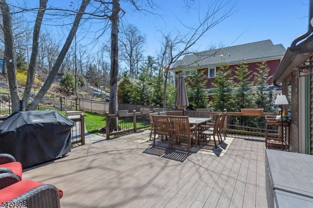 1046 Lakeside Dr E, Vernon Twp., NJ 07422