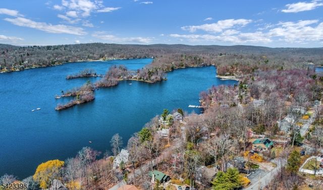 1046 Lakeside Dr E, Vernon Twp., NJ 07422