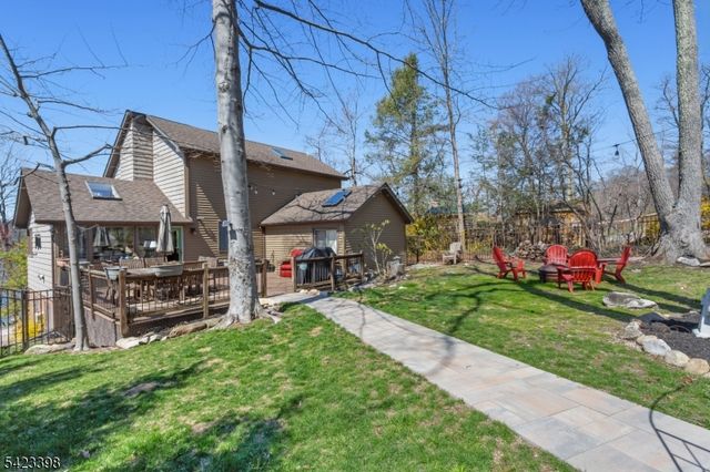 1046 Lakeside Dr E, Vernon Twp., NJ 07422