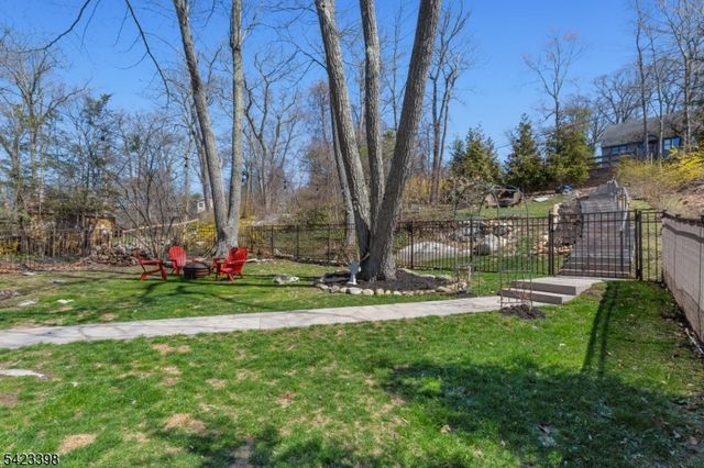1046 Lakeside Dr E, Vernon Twp., NJ 07422