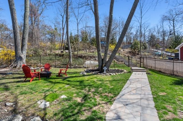 1046 Lakeside Dr E, Vernon Twp., NJ 07422