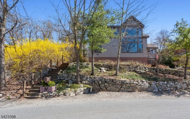 1046 Lakeside Dr E, Vernon Twp., NJ 07422