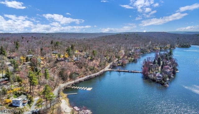 1046 Lakeside Dr E, Vernon Twp., NJ 07422