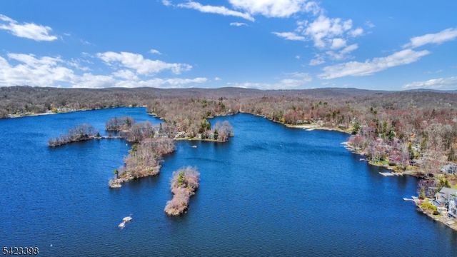 1046 Lakeside Dr E, Vernon Twp., NJ 07422