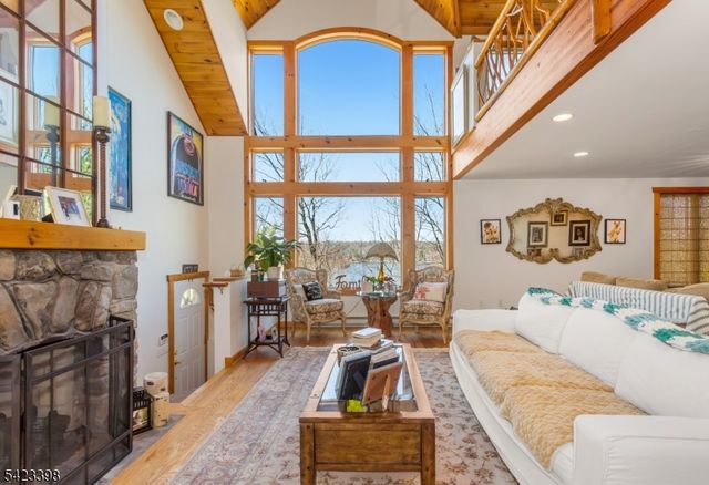 1046 Lakeside Dr E, Vernon Twp., NJ 07422