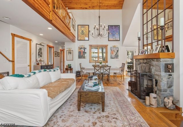 1046 Lakeside Dr E, Vernon Twp., NJ 07422