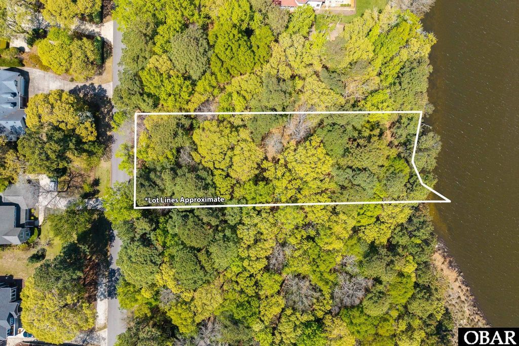 Image 8 of property listing at 3021 Creek Road Lot 16, Kitty Hawk, NC 27949
