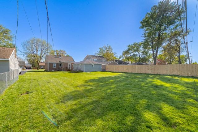 7828 Suburban Lane, Bridgeview, IL 60455