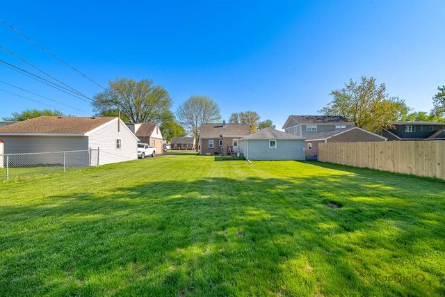 7828 Suburban Lane, Bridgeview, IL 60455