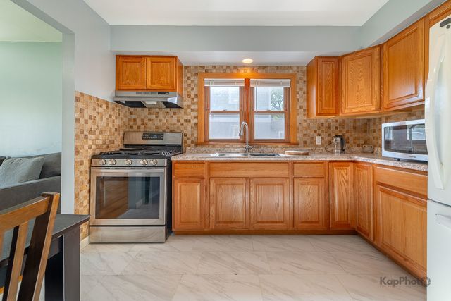 7828 Suburban Lane, Bridgeview, IL 60455