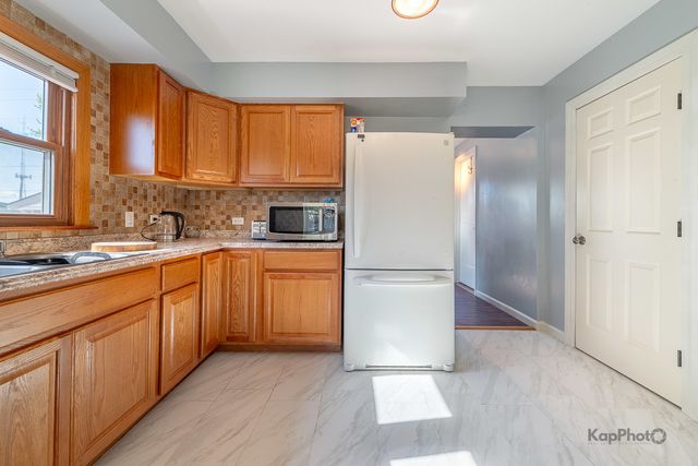 7828 Suburban Lane, Bridgeview, IL 60455
