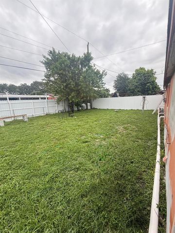 17800 NW 14th Place, Miami Gardens, FL 33169