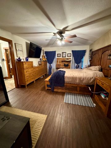 9434 N BOATMAN HILL RD, Columbia, MO 65202