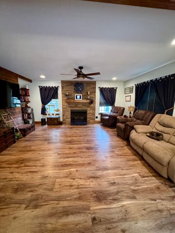 9434 N BOATMAN HILL RD, Columbia, MO 65202