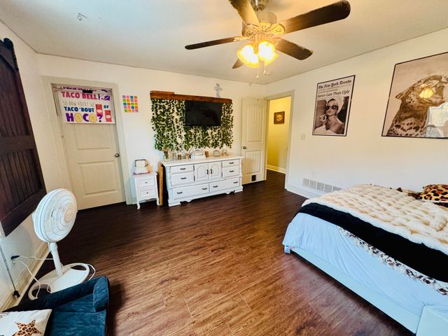 9434 N BOATMAN HILL RD, Columbia, MO 65202