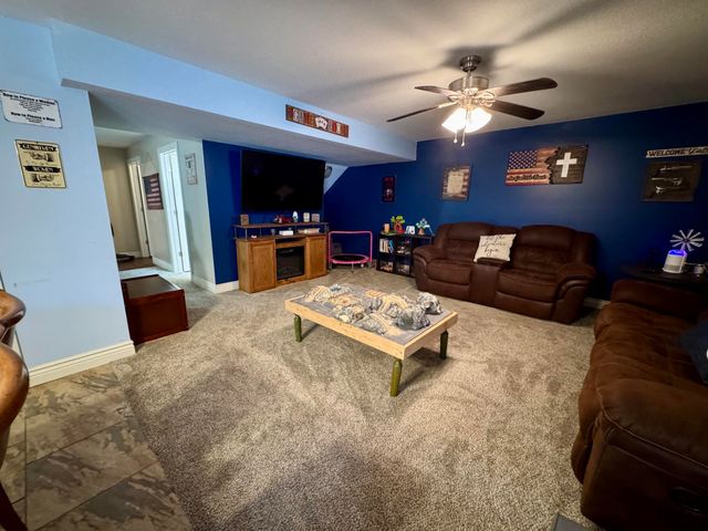 9434 N BOATMAN HILL RD, Columbia, MO 65202