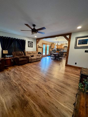 9434 N BOATMAN HILL RD, Columbia, MO 65202