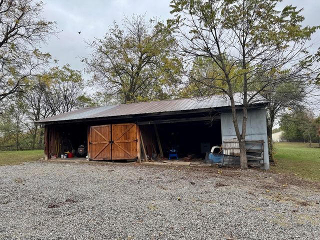 9434 N BOATMAN HILL RD, Columbia, MO 65202