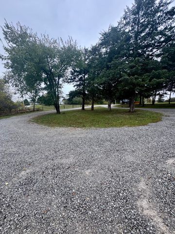 9434 N BOATMAN HILL RD, Columbia, MO 65202