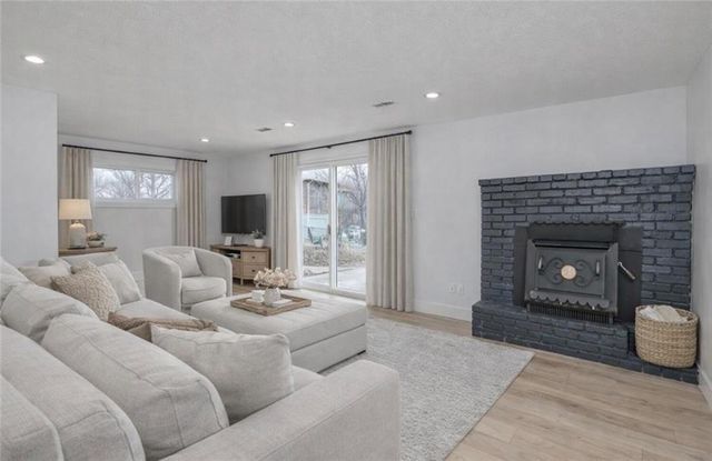 9901 Countryside Road, Lenexa, KS 66215