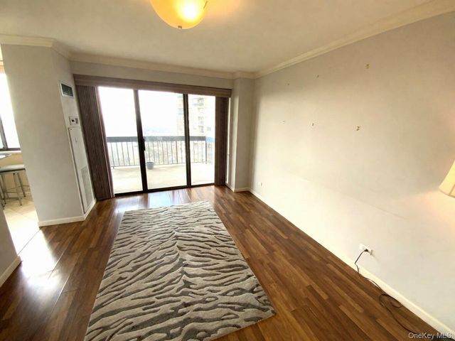 27110 Grand Central Parkway 16N, Floral Park, NY 11005
