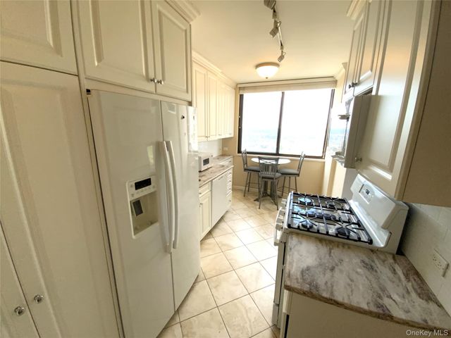 27110 Grand Central Parkway 16N, Floral Park, NY 11005